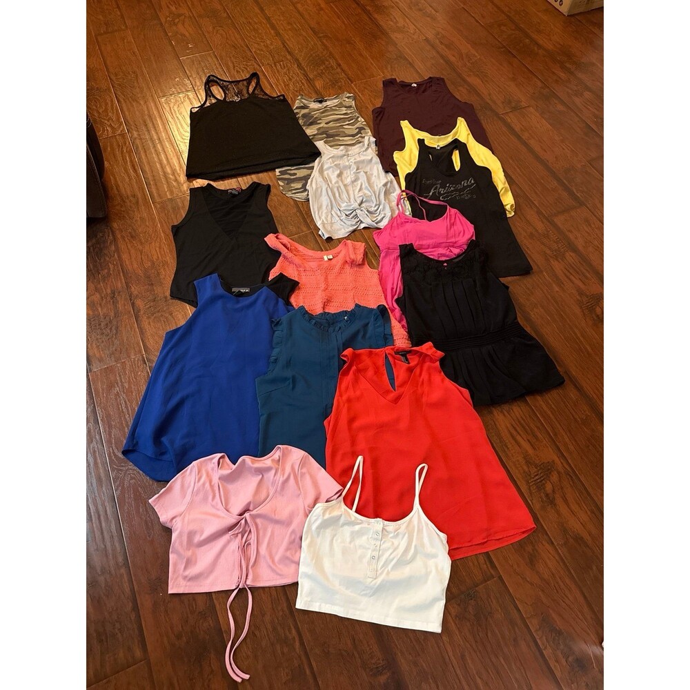 15-Piece Women’s Size M Clothing Bundle – Tops, Blouses & Activewear